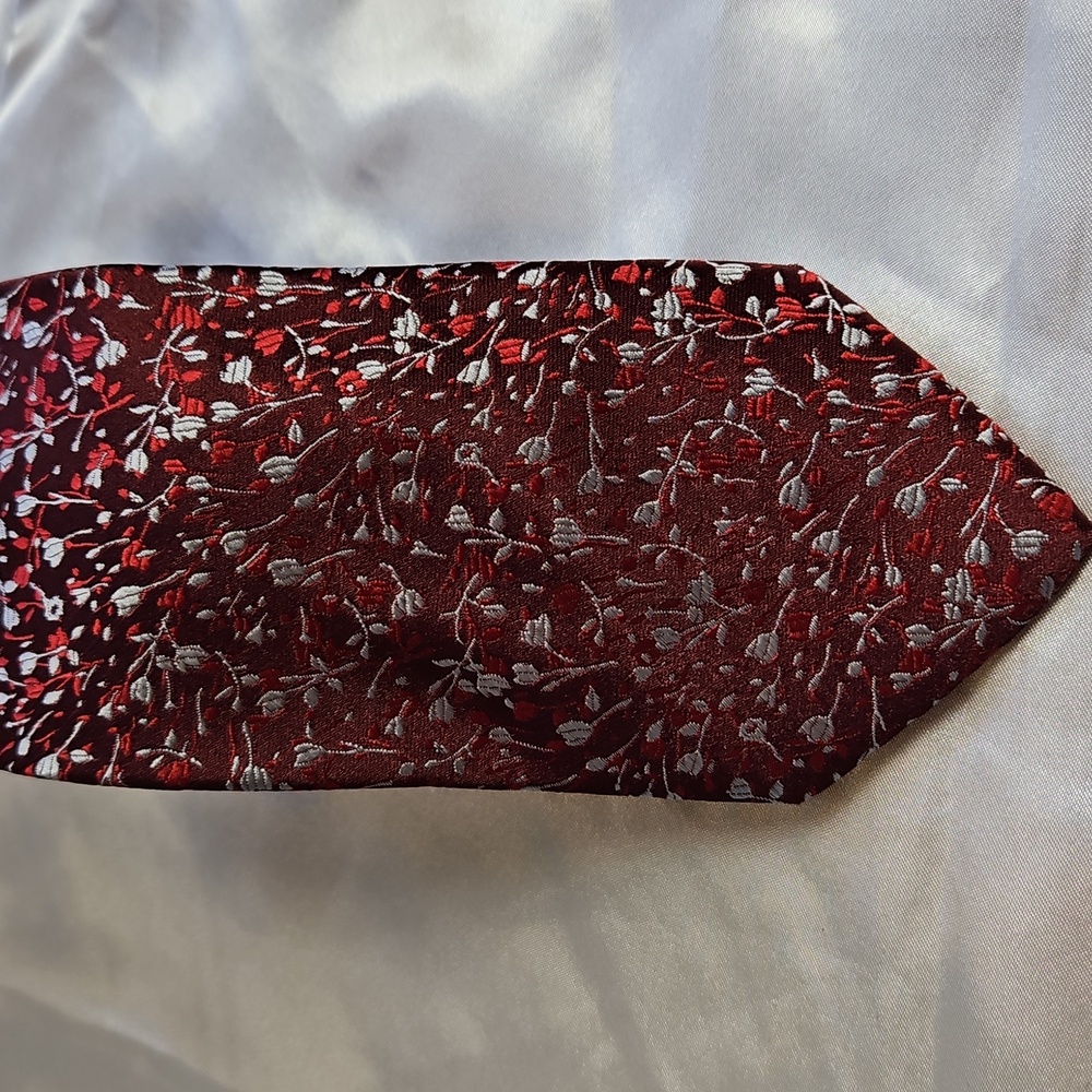 Geoffrey Beene Red and White Floral Tie